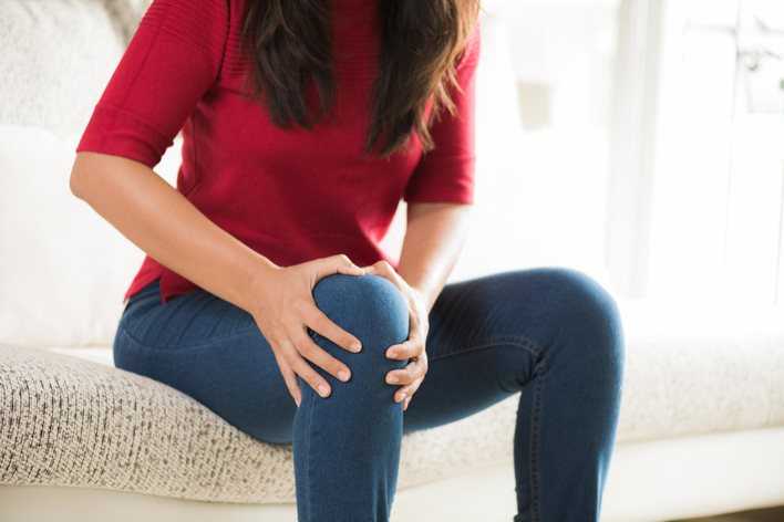 Enyhítse az ízületi fájdalmakat a szoptató anyáknál, Az ízületi gyulladás tünetei és okai.